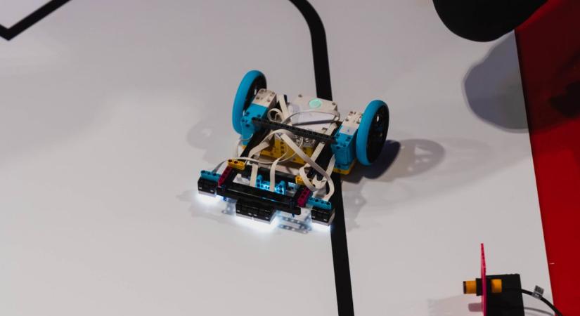 Akár Dél-Koreába is eljuthatnak Veszprém vármegye diákjai a robotikával