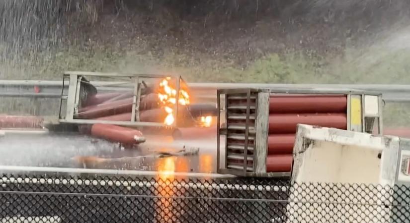 Videón, ahogy a TEK mesterlövésze kilövi a gázpalackokat az M6-os autópályán