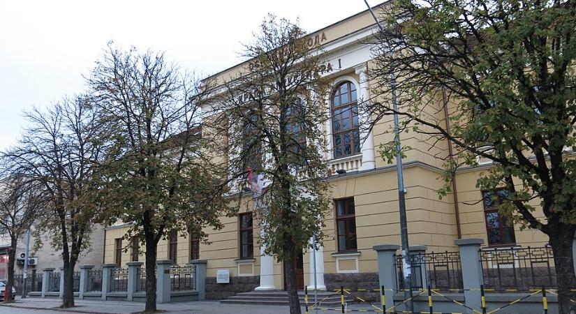 Az új iskolaigazgató visszavette a diákbántalmazás miatt felfüggesztett barátnőjét