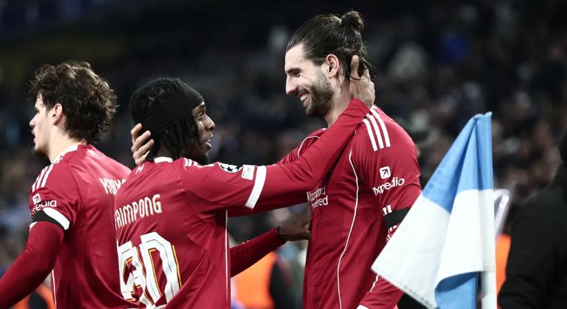 Óriási bajban a Liverpool, Slot keményen üzent