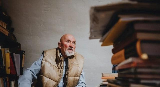 MEGHALT TÖMÖRY PÉTER – Úriember avagy a reneszánsz pasi