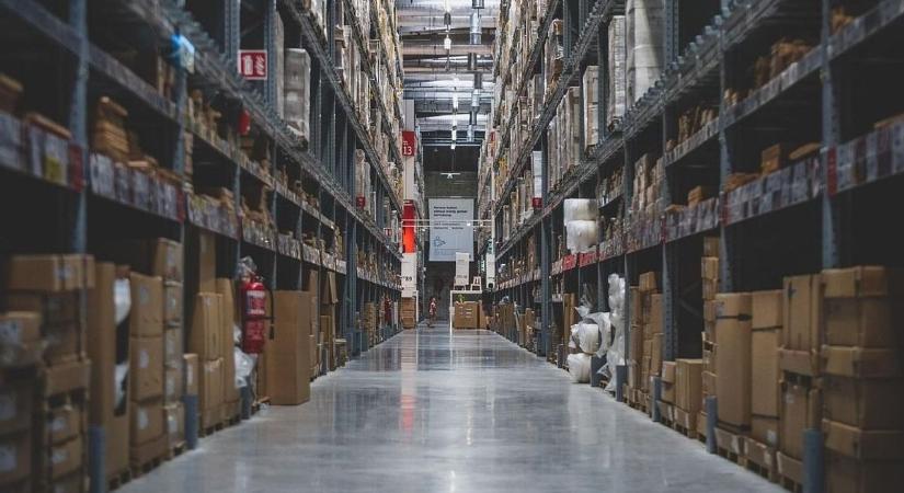 Alkatrészeket, tankolókártyákat loptak, majd összevesztek – Kés is előkerült a vitában