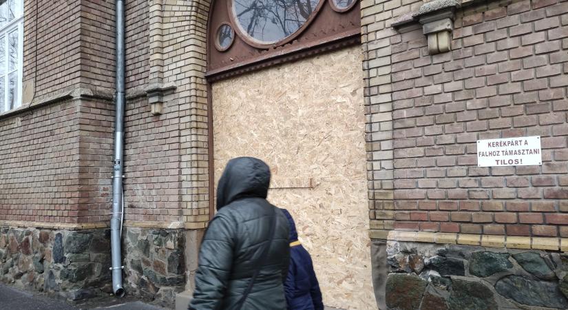 Eredeti állapotban állítják helyre a Bethlen három főkapuját, mind nyithatóvá teszik