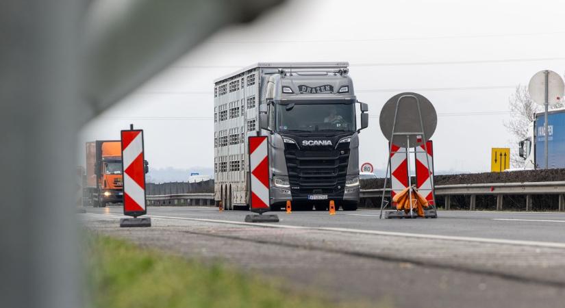 Megszállták az M7-est a rendőrök