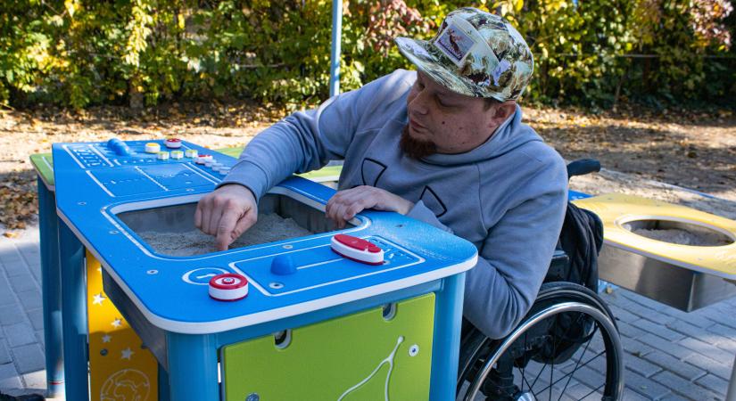 Akadálymentes játszótér épülhet az Otthon téren