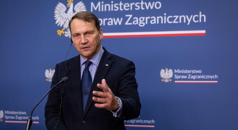 Nem nyugszik Tusk minisztere: európai hadseregről és újabb oroszok elleni szankciókról ábrándozik