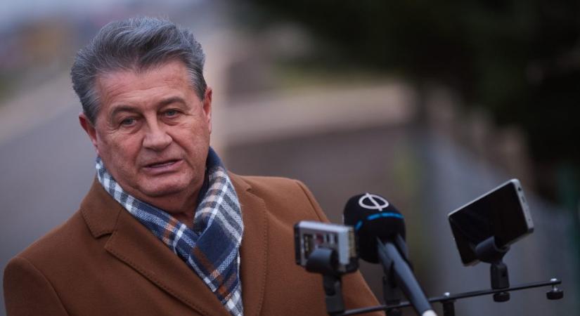 Tasó László nekiment Nyíradony önkormányzatának, az ellenzéki polgármester megköszönte a Fidesznek, hogy nem őt indítják a választókerületben