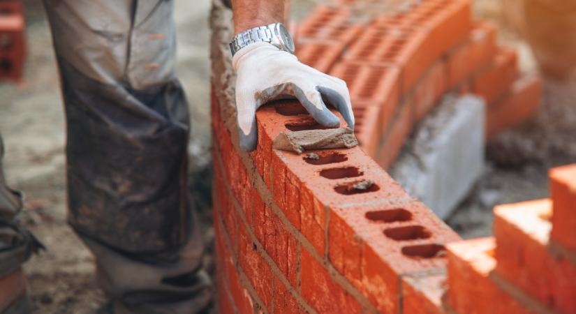 Ezeknek az ingatlanoknak már csökkenésbe fordult az ára? Jól járhat, aki kivár a vásárlással