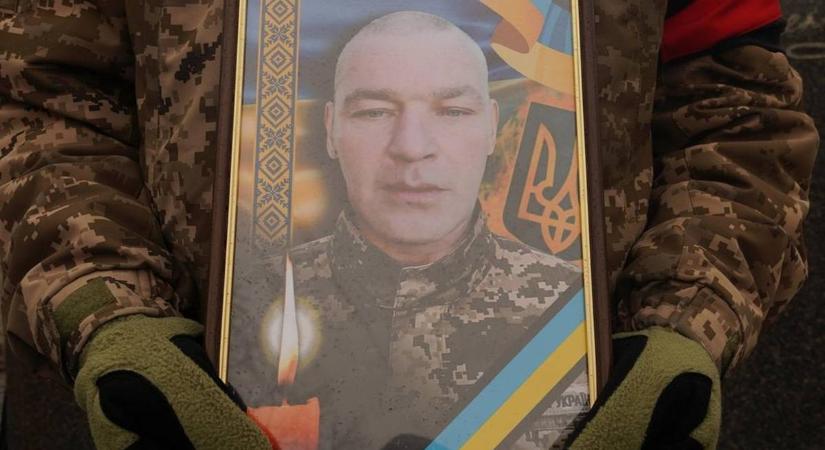 Ungváron végső búcsút vettek az elesett katonától, Andrij Dolgusevtől