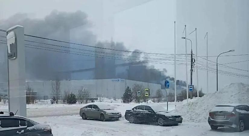 Óriási a baj, leégett a Volkswagen-autógyár!