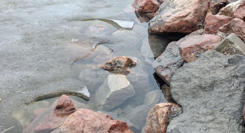 Gyengül a jégpáncél - ilyen a helyzet a Velencei-tavon (galéria)