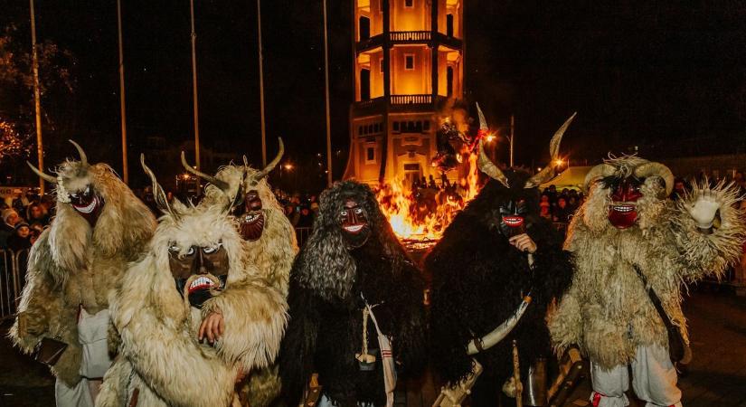 Lassan vége a télnek: busók lepik el Szegedet és egy régóta bezárt épület is újra látogatható lesz