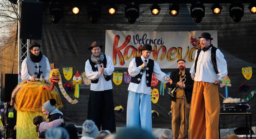 Velencei karnevál? Igen – a Velencei-tónál!