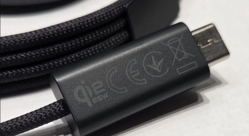 Képeken a Samsung Galaxy S26 mobilok újfajta töltője