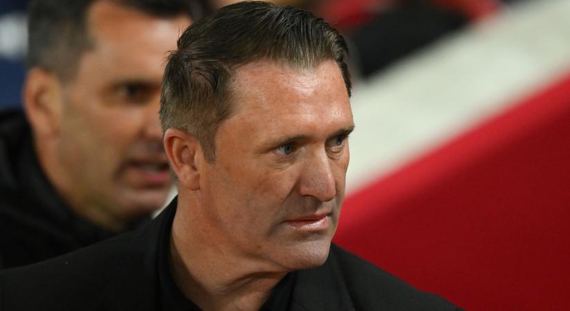 Most lett elegük, kihátráltak a szurkolók Robbie Keane mögül