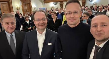 Fideszes képviselők lepték el Pécs egyik leglátogatottabb Facebook-csoportját - a tagok nem kifejezetten örültek a jelenségnek