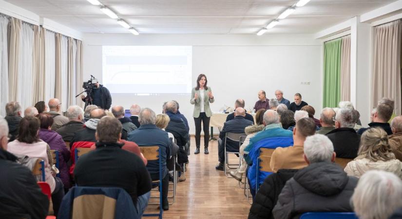 Két utca is megújul a Cholnoky-lakótelepen (galéria)