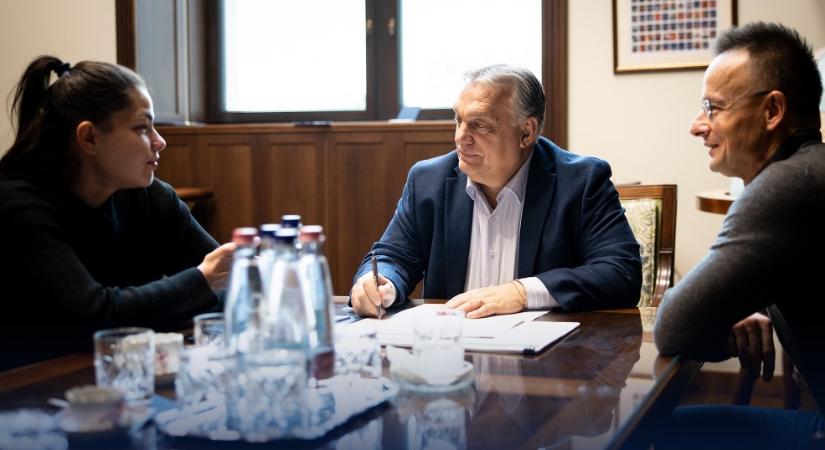 Orbán Viktor Gáspár Evelinnel indul országjárásra