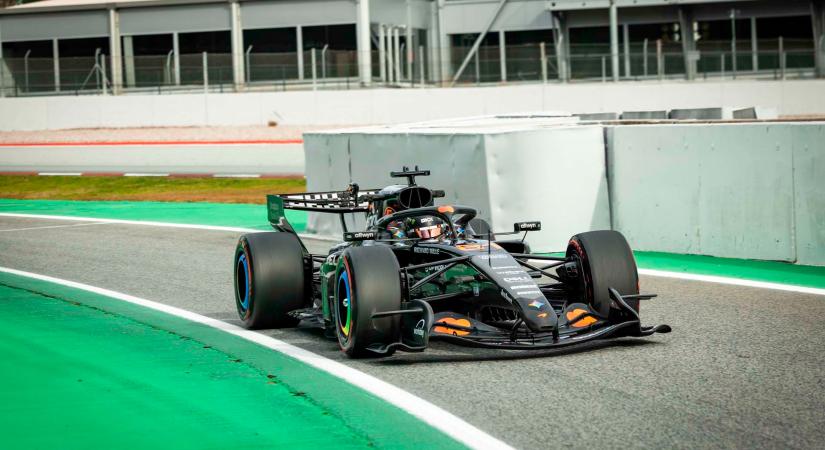 McLaren: üzemanyagrendszer-hiba miatt kellett szétszedni a 2026-os autót Barcelonában