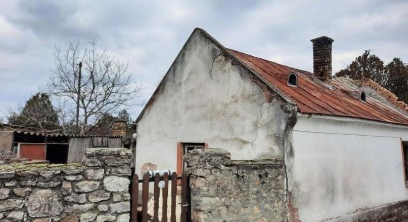 Csábító ár, komoly kockázat: lakott fél ház árverésen a Balaton-felvidéken ( galéria)