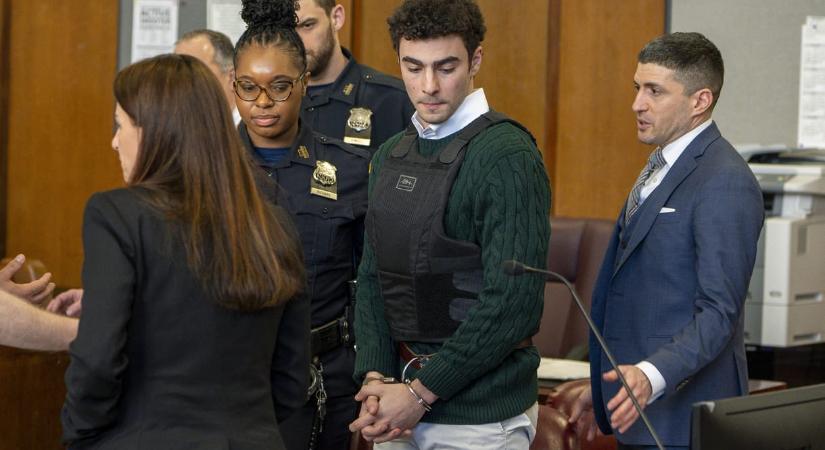 Magát FBI-ügynöknek álcázva, pizzavágóval akarta kiszabadítani egy férfi Luigi Mangionét