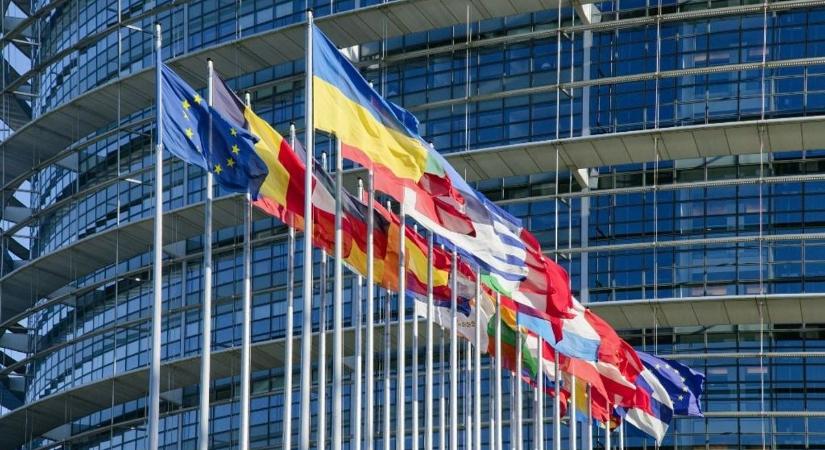 Nem tudnak megélni a 8000 eurós illetményből, fusiznak a parlamenti képviselők – eddig maradhatott titok, hogy mennyit tesznek zsebre a maszekból