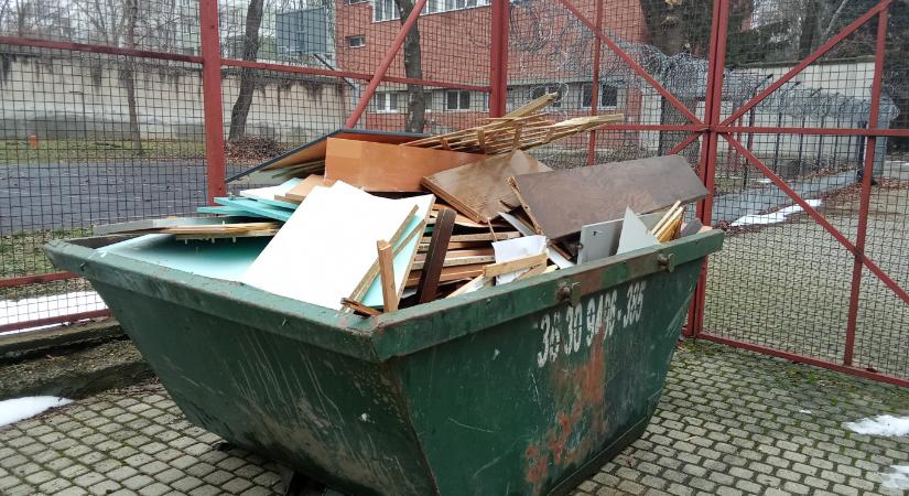 Rabok ürítik ki a Szőlő utcai javító épületét, a BM nem kéri az értékes ingatlant