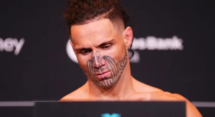 Csalni próbált a mérlegelésen a szétvarrt arcú bunyós, de lebukott