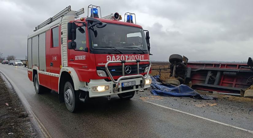 Borzalmas baleset az 54-es főúton: az egyik sofőr többszörös nyílt töréseket szenvedett – fotók