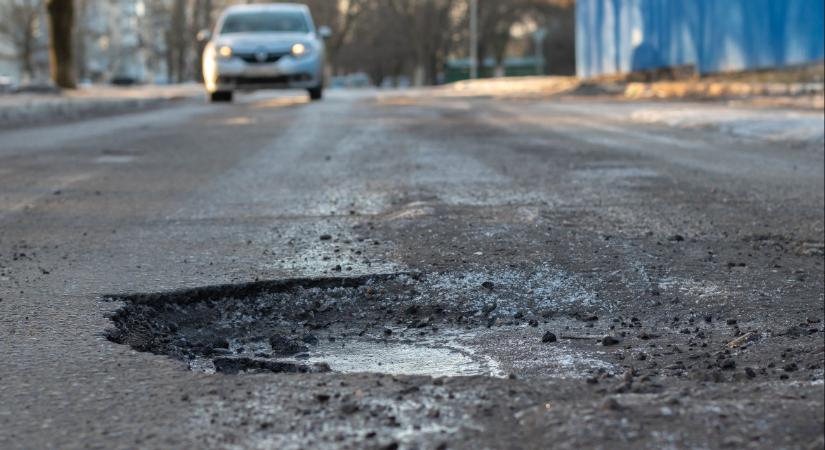 Budapest Közút: tízezernél is több kátyút kell kijavítani a fővárosban, a helyreállítás nyárig is eltarthat