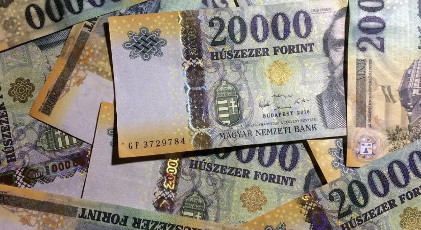 Máshogy kapja meg a 13. havi nyugdíjat, aki bankszámlára kéri az utalást