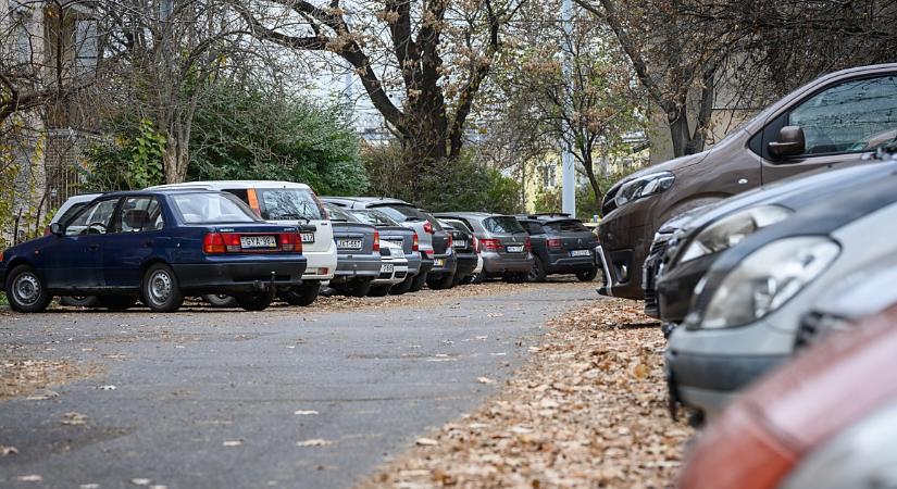 Már csak pár hétig parkolhatunk ingyen, ha nem regisztráltunk az idei évre
