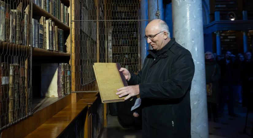 Megmenekült egy nemzeti kincs: ilyen lett a Pannonhalmi Főapátsági Könyvtár - Képgaléria