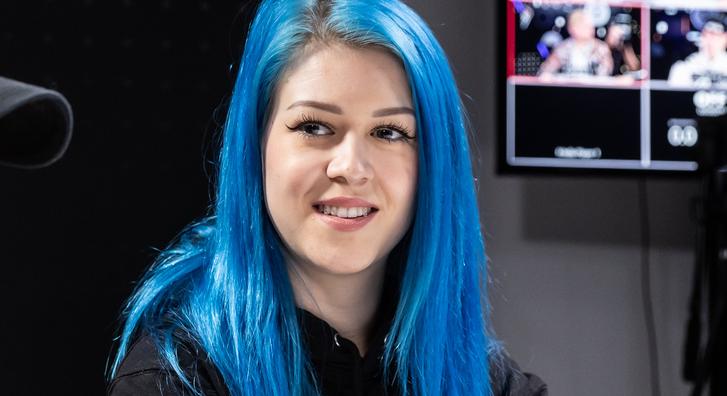 Bikinis fotóval üzent a rajongóknak Regán Lili