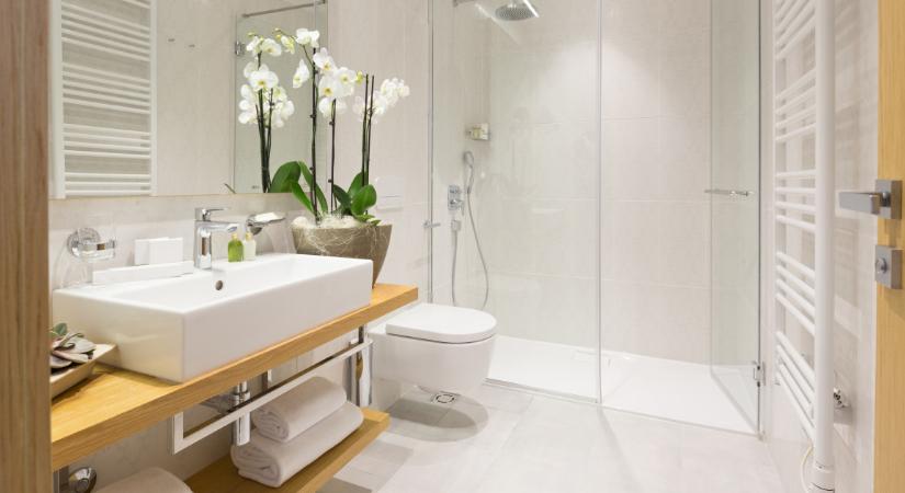 Így szüntesd meg a csatornaszagot a fürdőben és a WC-ben: gyors megoldások