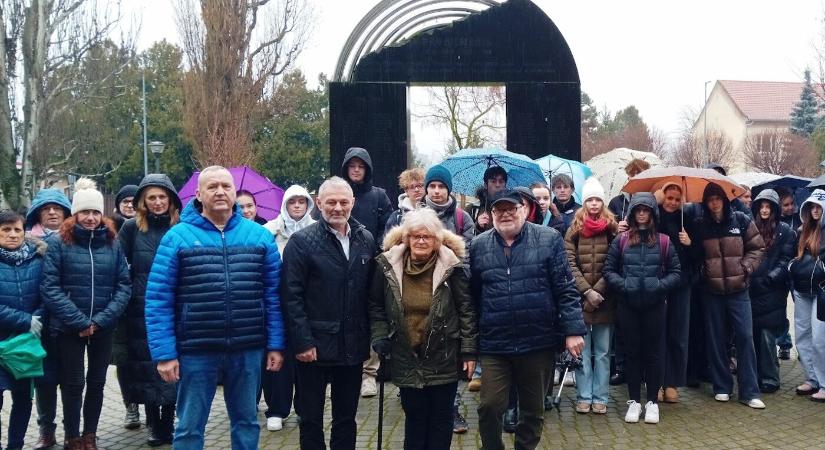 Halottainkat a szívünkbe temettük – a holokauszt áldozataira emlékeztek Párkányban