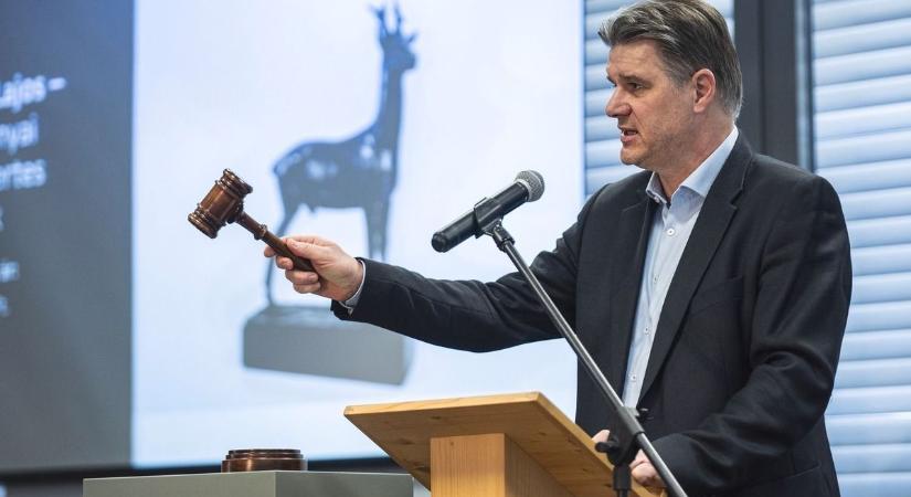 Fertőszögi Péter jótékonysági aukcióra hívja követőit