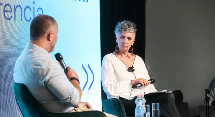 Bódis Kriszta hivatalosan is felveszi írói álnevét, ezen a néven szerepel majd a szavazólapokon is