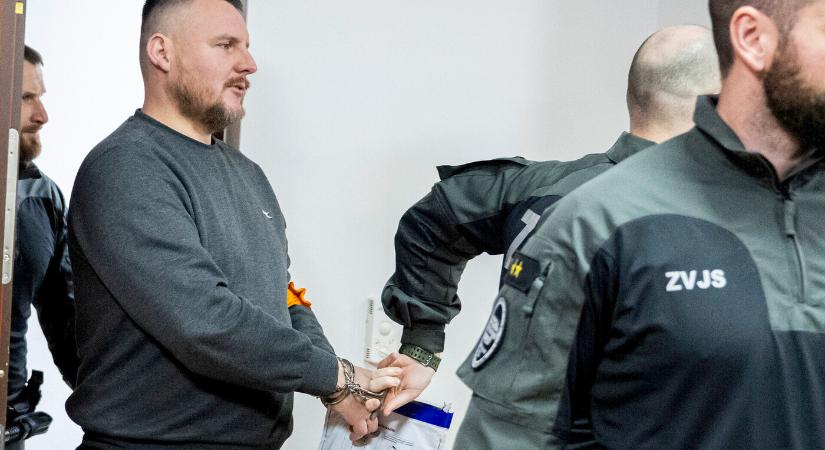 Bombic továbbra is rácsok mögött marad