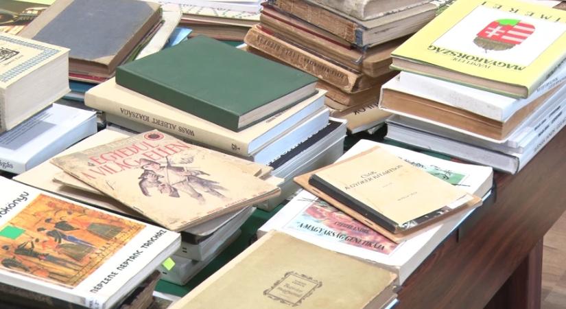 „Nem betűk halmaza, hanem régi tudás formája” – könyvmentést hirdet a Thúry Vitézlő Oskola