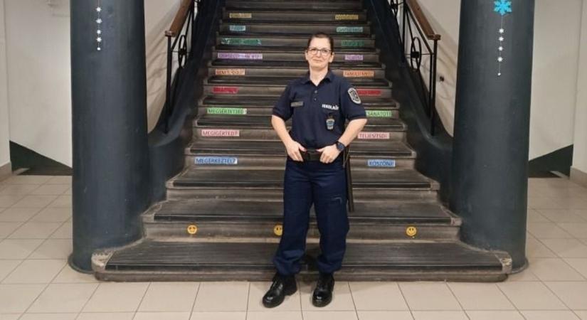 Kiszorult a szállóról a suli mellett élő hajléktalan, szívszorítót rögtönzött a hevesi iskolaőr