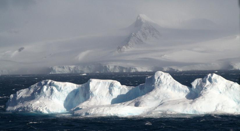 Alig várják a nagyhatalmak, hogy elolvadjon a sarkvidéki jég, és előbukkanjon a sok kincs