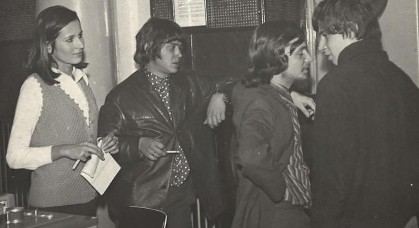 Koncz Zsuzsa és az Illés tagjainak fotója került elő egy bolhapiacról