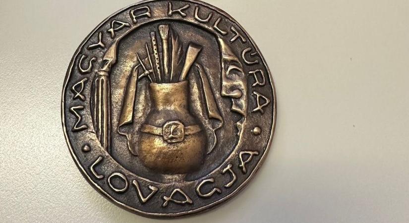 Nem látja borúsan a világot a 73 évesen is gyógyító zalai főorvos, aki a Magyar Kultúra Lovagja lett