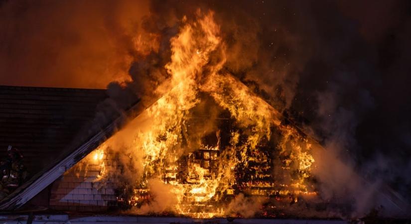 Benzinnel gyújtotta fel testvérére a házat egy szatymazi nő