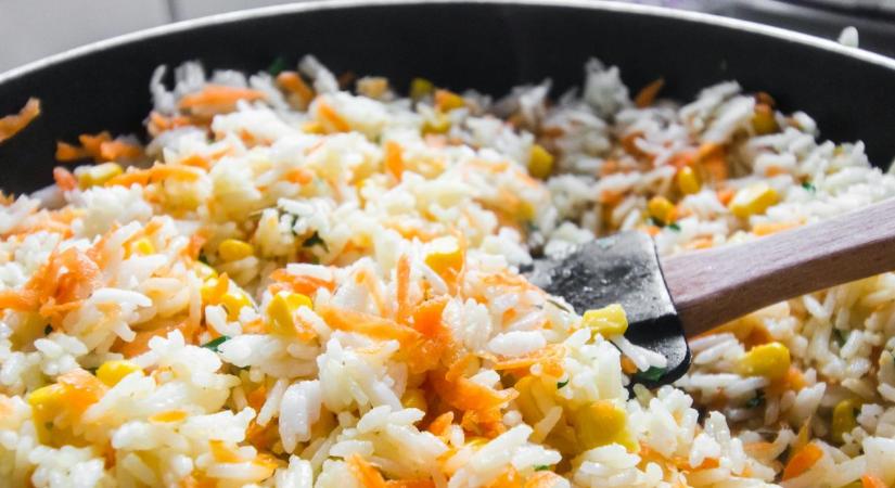 A trükk, amitől a rizs nem ragad össze: három lépés, és kész a tökéletes végeredmény