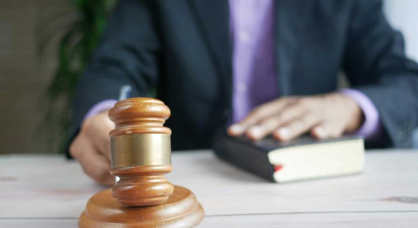 Ismét halasztott az ítélőtábla – Mikor dőlhet el a két alkotmánybíró sorsa?