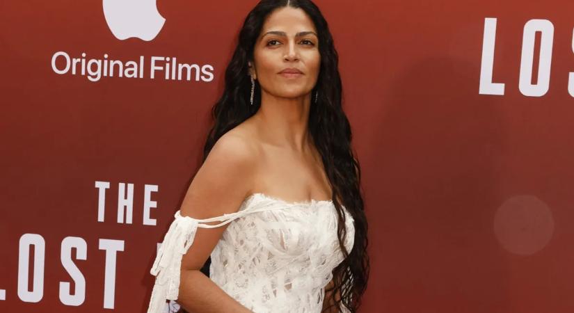 Camila Alves végtelen eleganciával tud dögösen szexi lenni – a dekoltázsa mindent visz