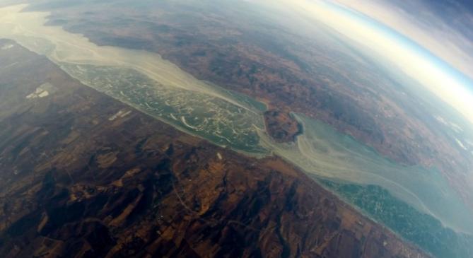 Így festett fentről a befagyott Balaton 9 éve és most