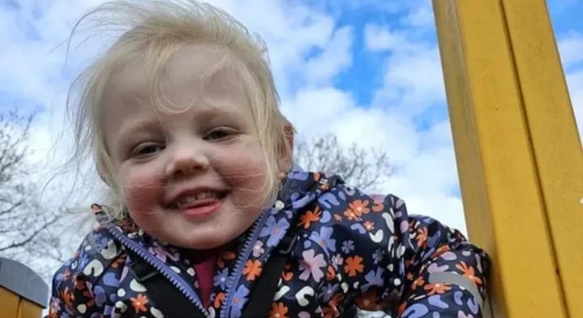 Naponta több száz roham kínozza: ritka betegség rövidíti meg az angyali kislány életét